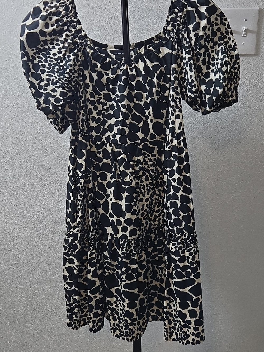 Who What Wear Black & Cream Puff Sleeve Tiered Midi Dress